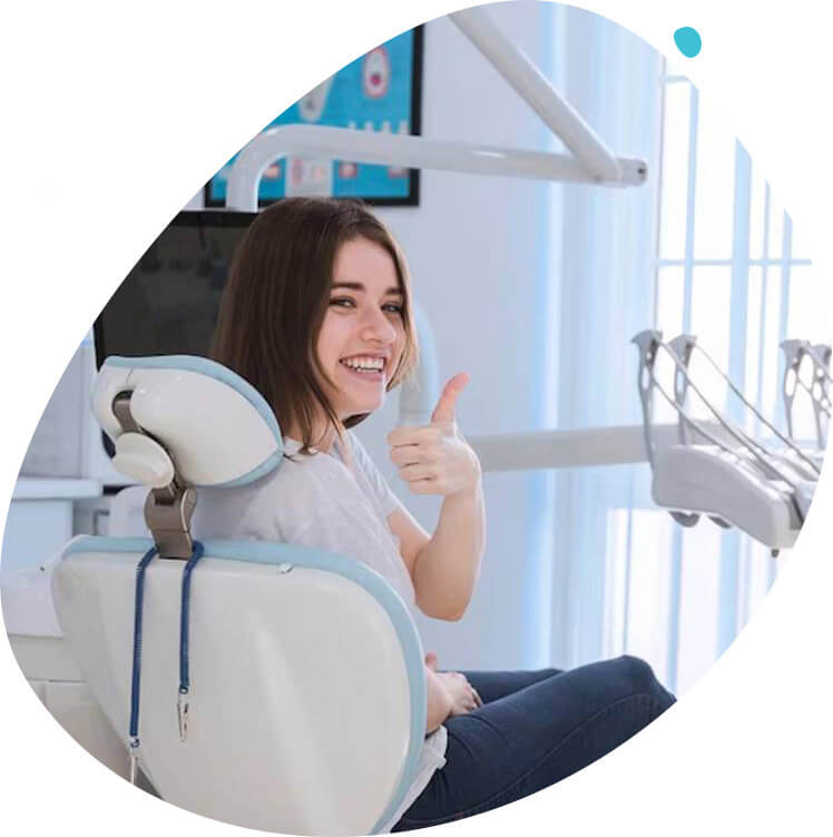 Cliente satisfaite du service dentaire